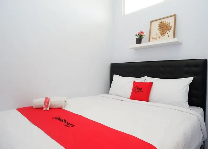 RedDoorz near Bandara Ahmad Yani Semarang Hotel